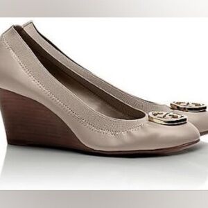 Tory Burch Caroline Wedge Pumps 9.5